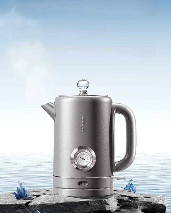 Chaleira Elétrica de Titânio Puro com Display de Temperatura 1.8L