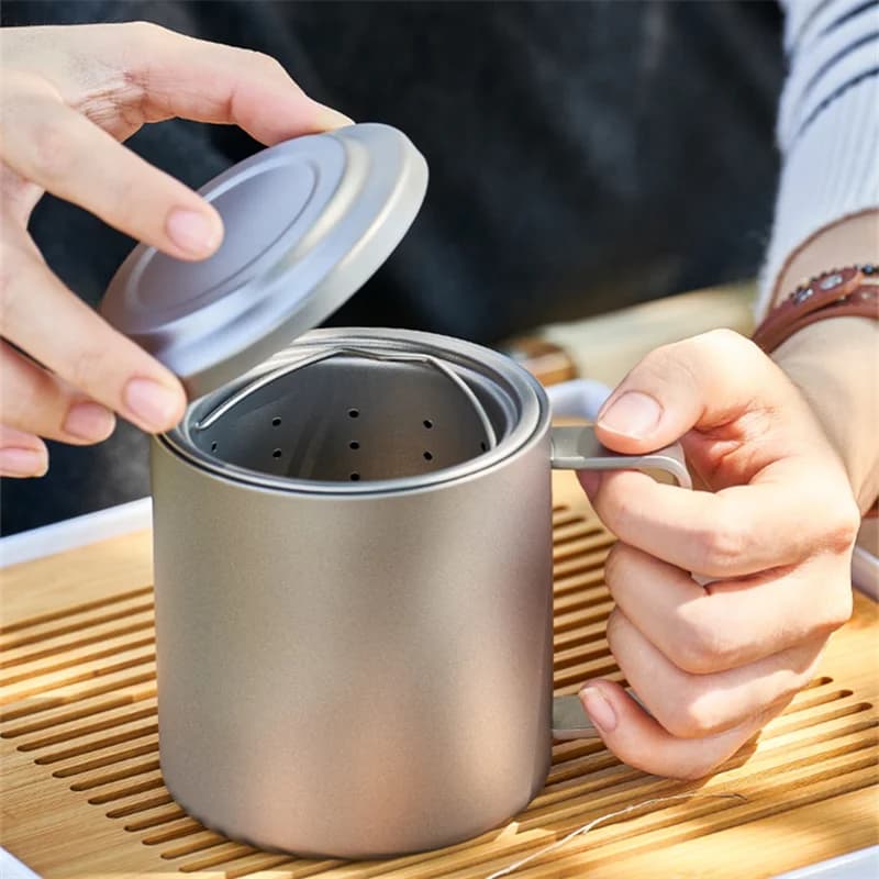 Caneca com Infusor de Chá em Titânio Puro 450ml